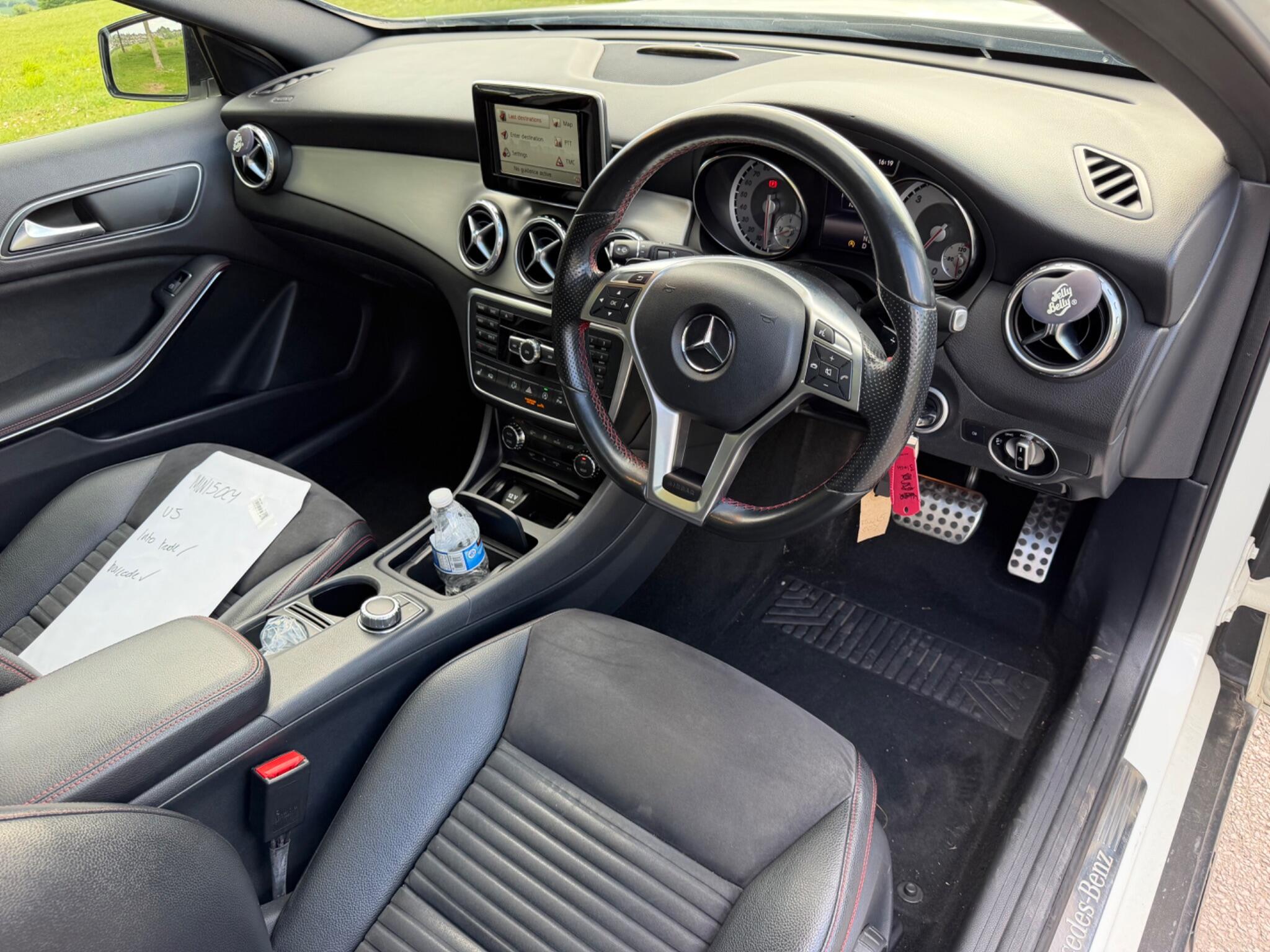 Mercedes-Benz Gla view 24