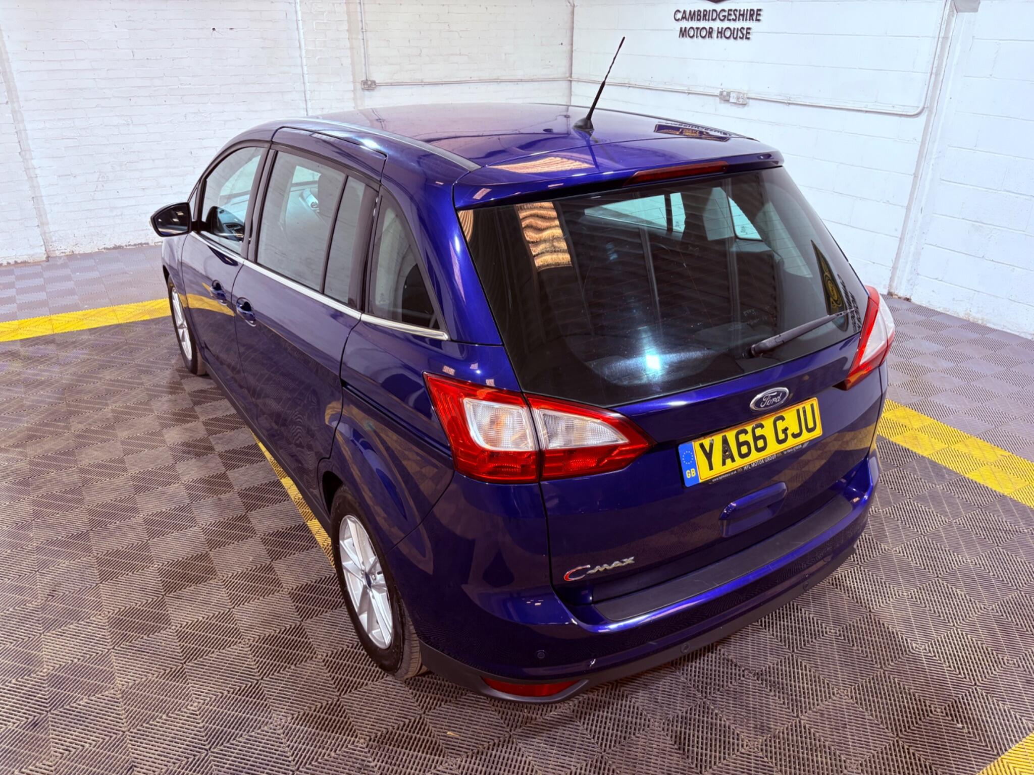 Ford Grand C-Max view 12