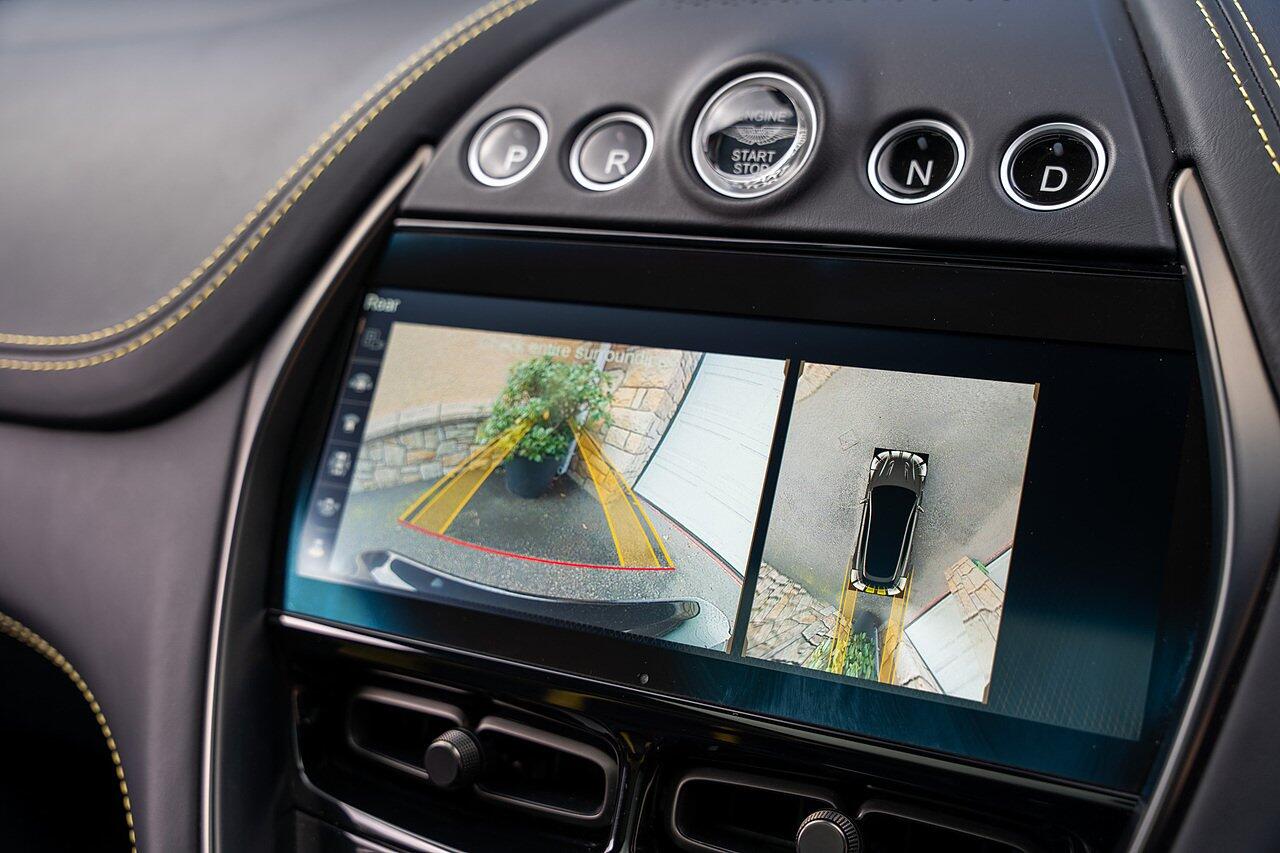 Aston Martin DBX view 88