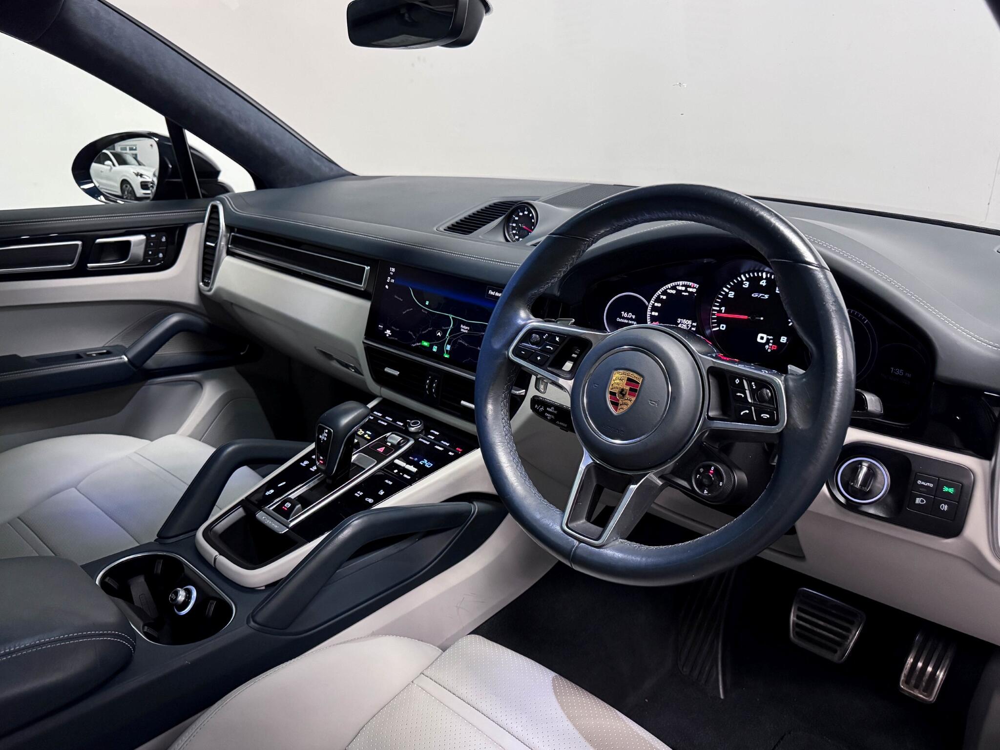 Porsche Cayenne view 24