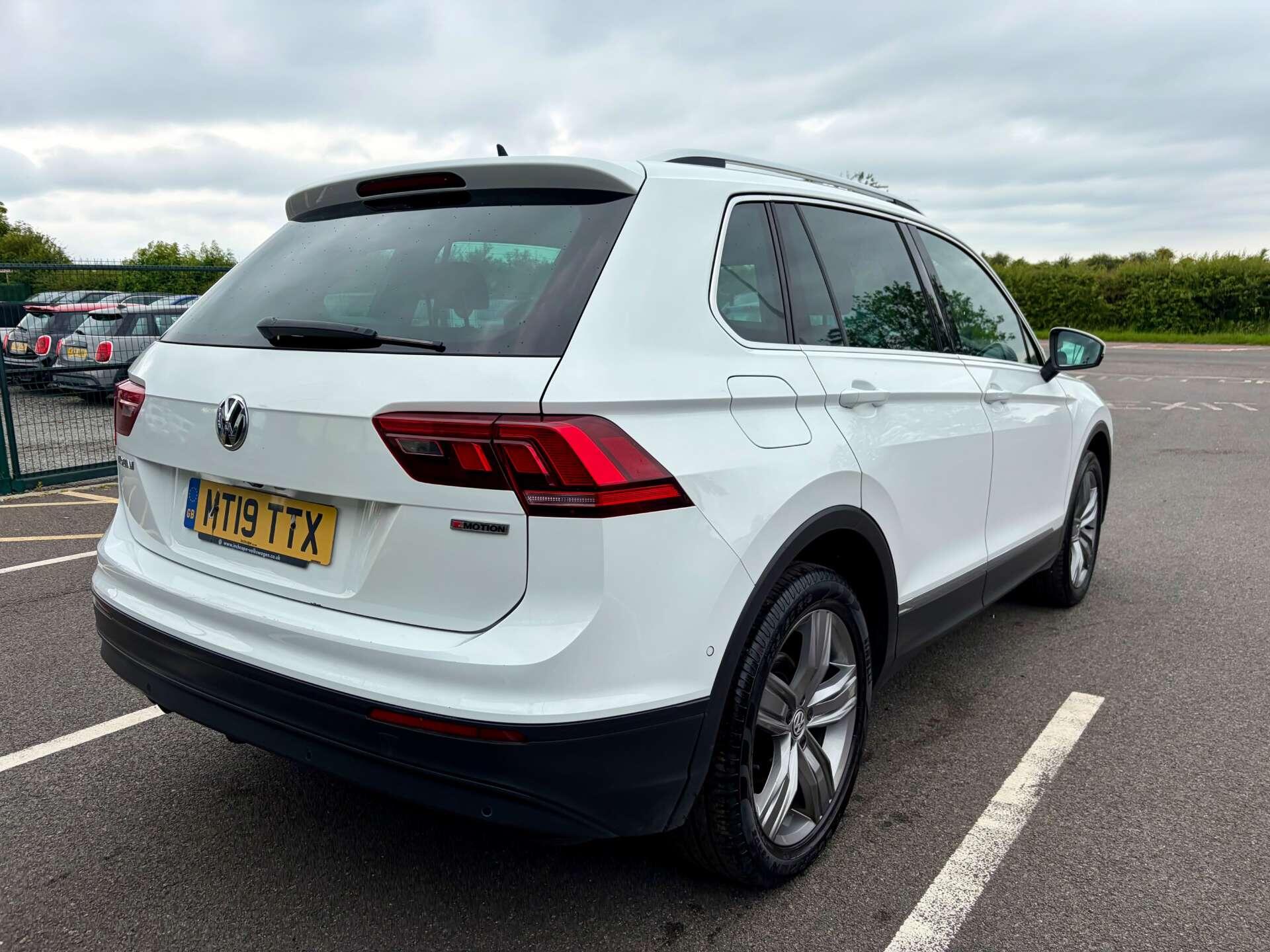 Volkswagen Tiguan view 8