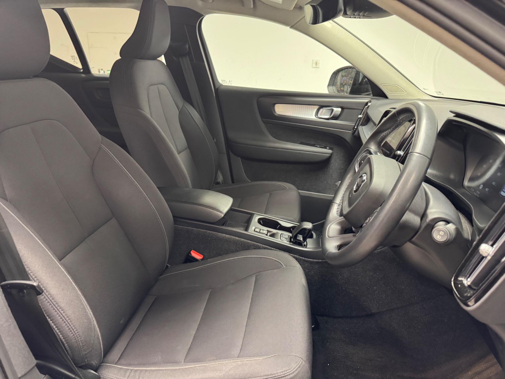 Volvo XC40 view 8