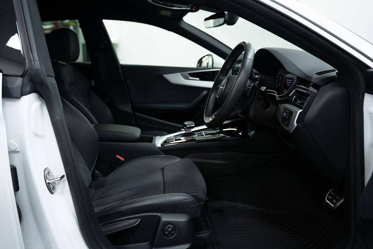 Audi A5 view 3