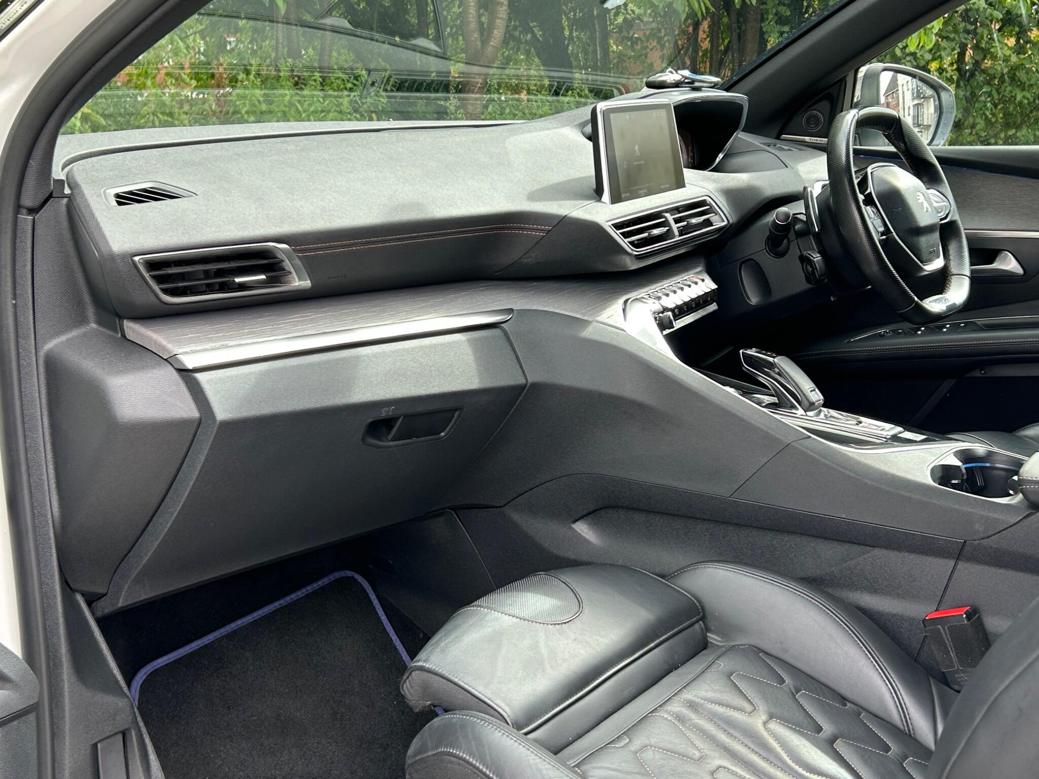 Peugeot 3008 view 12