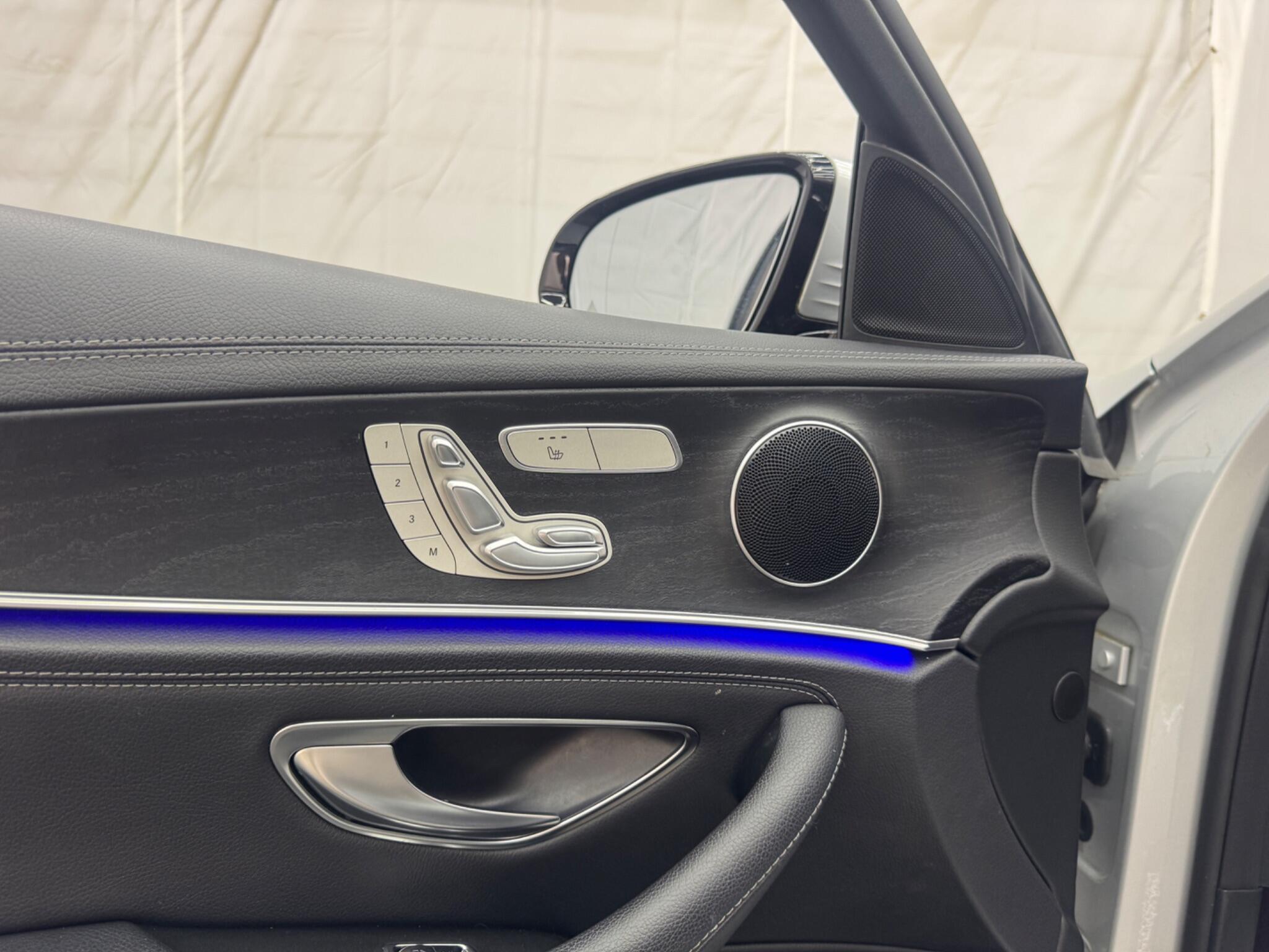 Mercedes-Benz E Class view 56