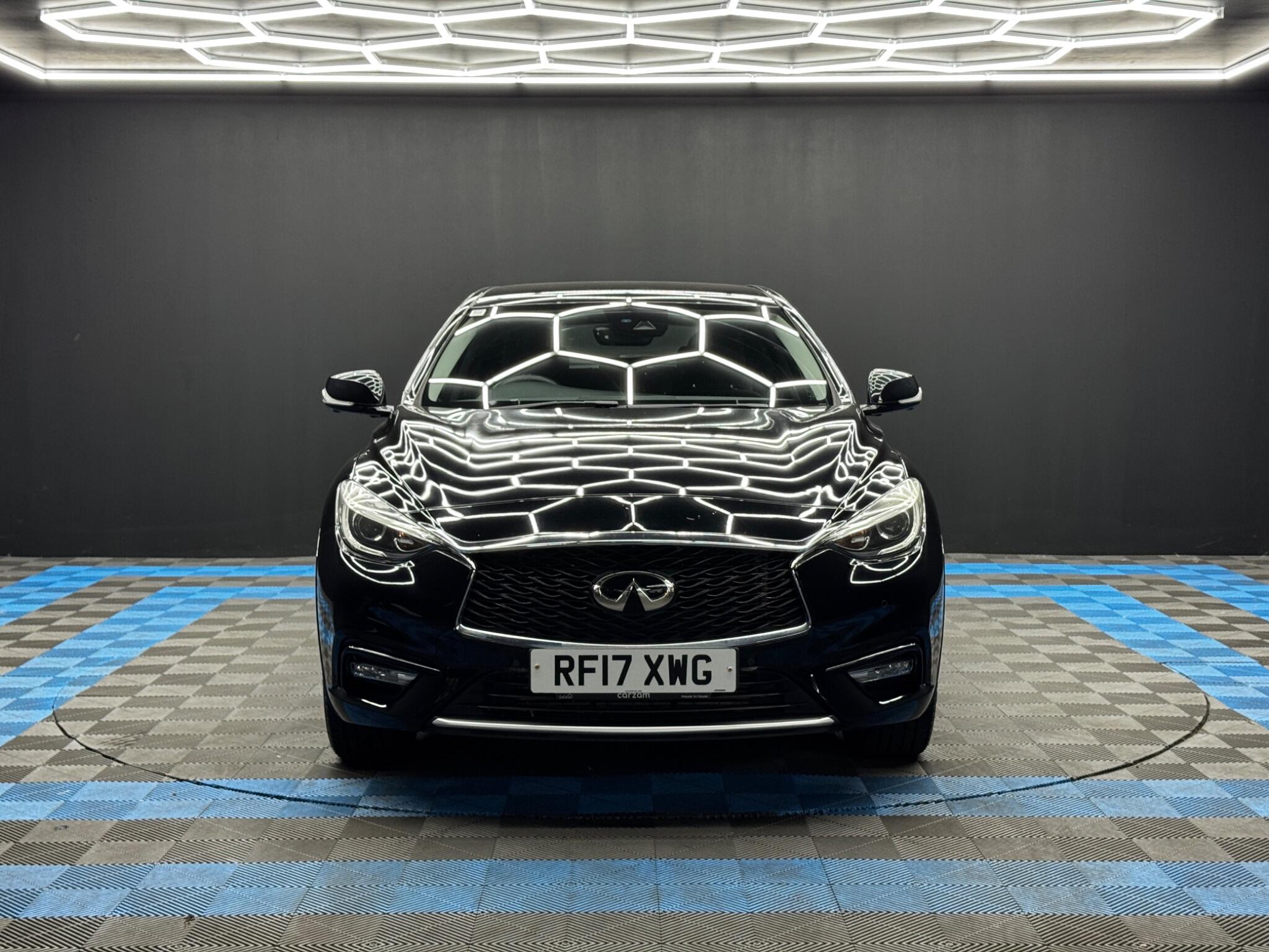 Infiniti Q30 view 2