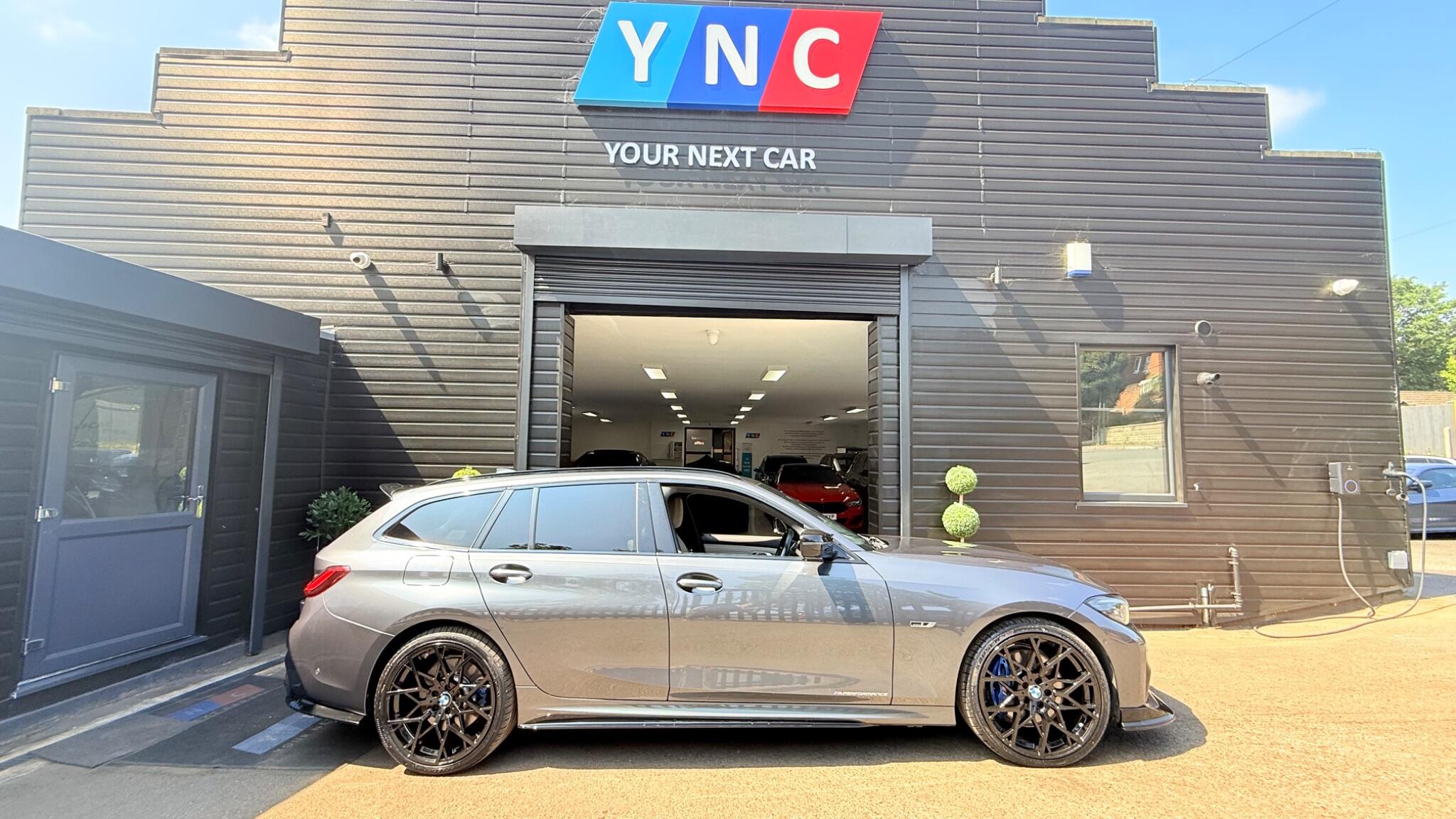 BMW 3 Series view 16