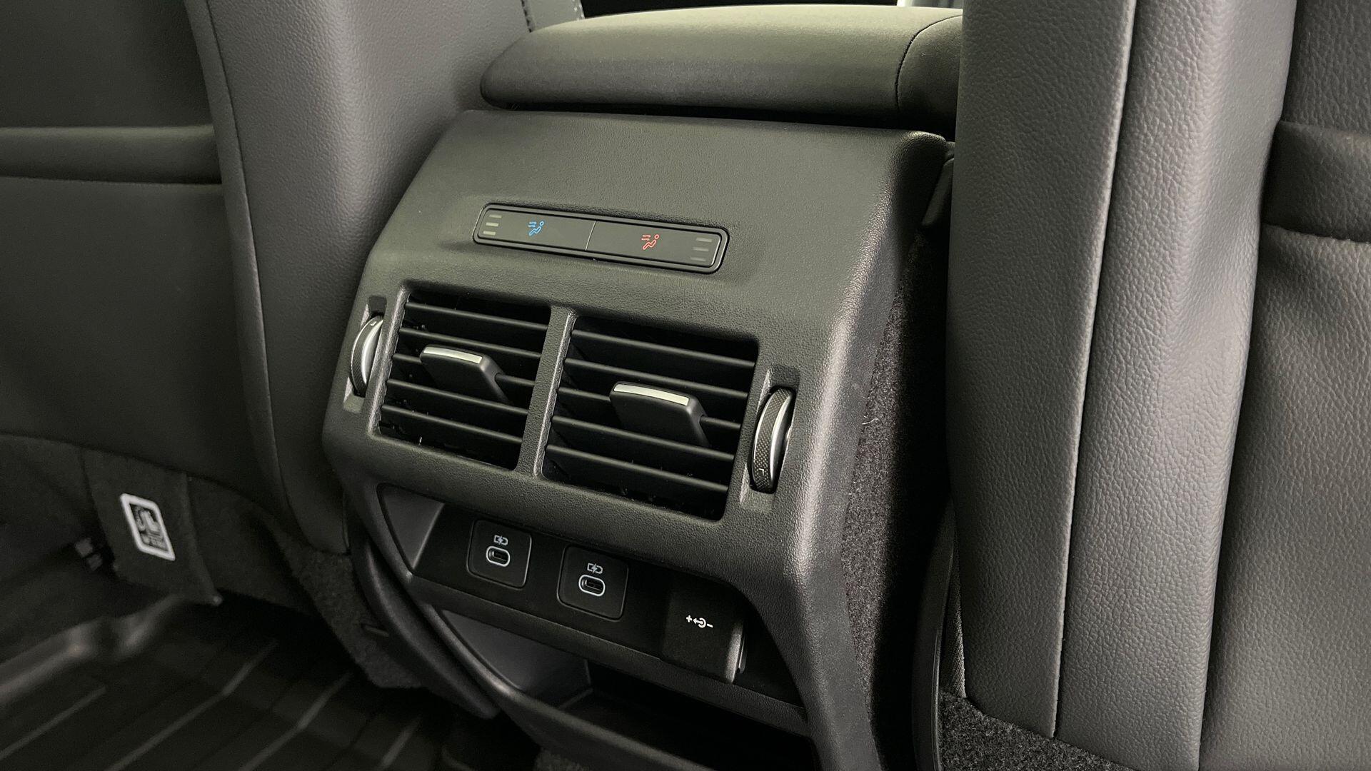 Land Rover Discovery Sport view 21