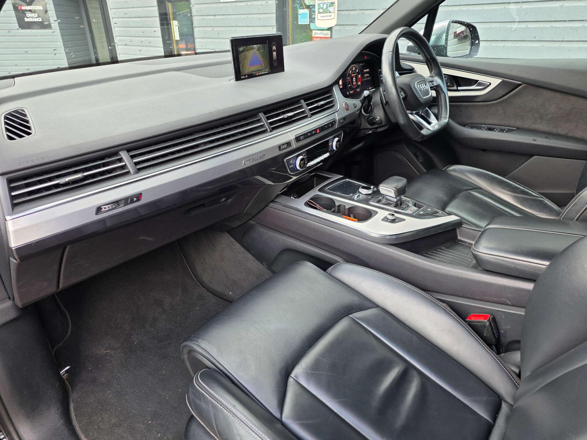 Audi SQ7 view 26