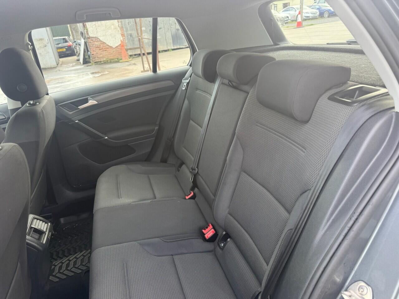Volkswagen Golf view 17