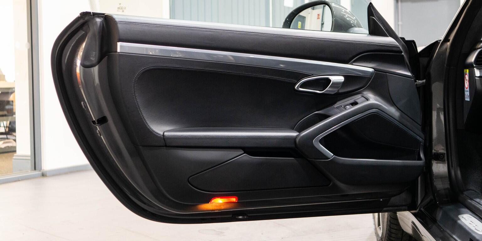 Porsche 911 view 28