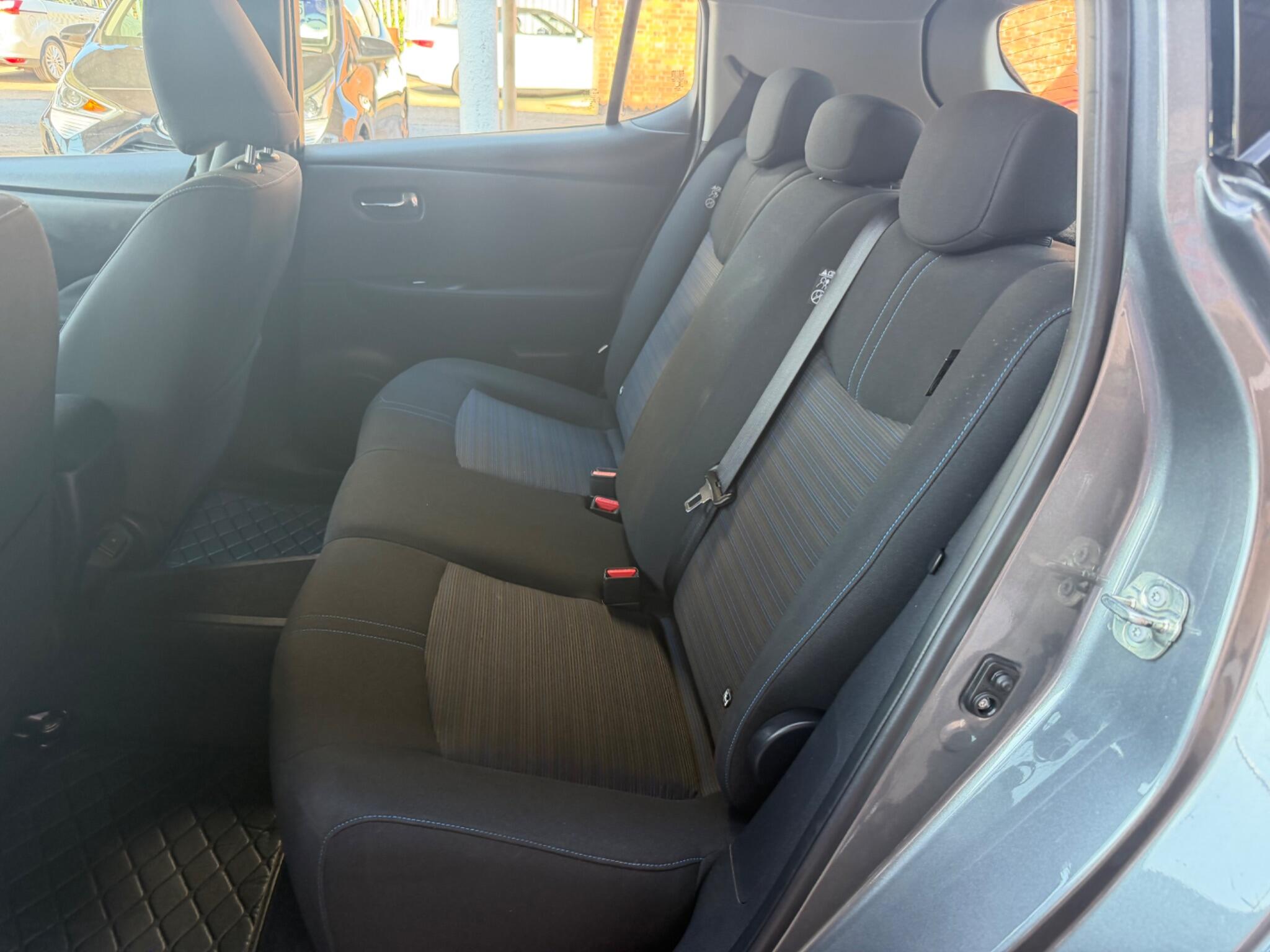 Nissan Leaf view 9