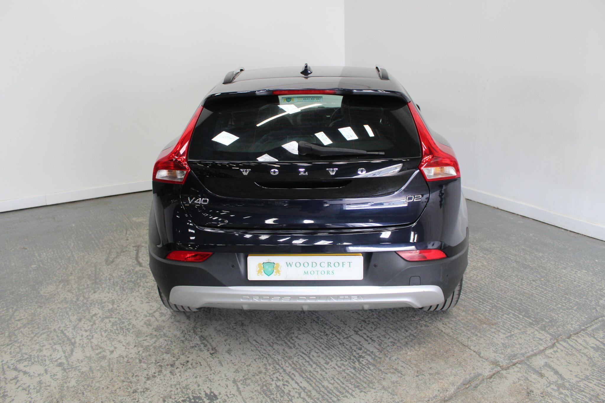 Volvo V40 Cross Country view 14