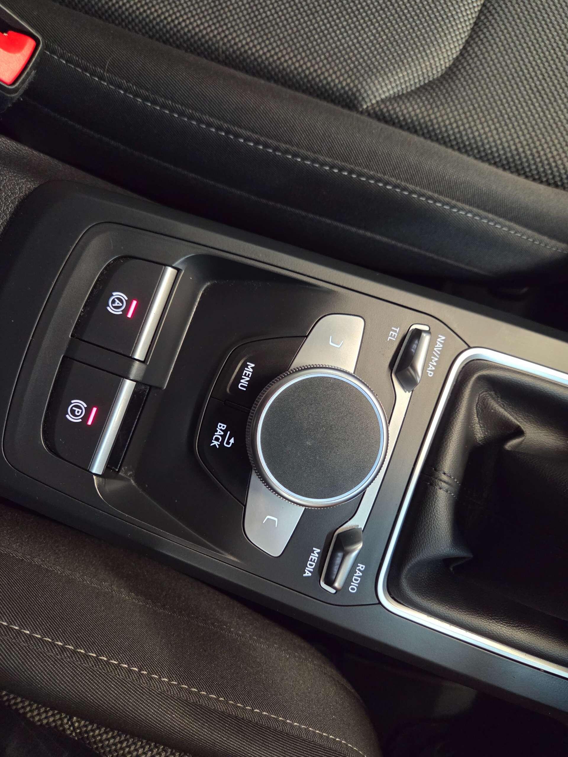 Audi Q2 view 22