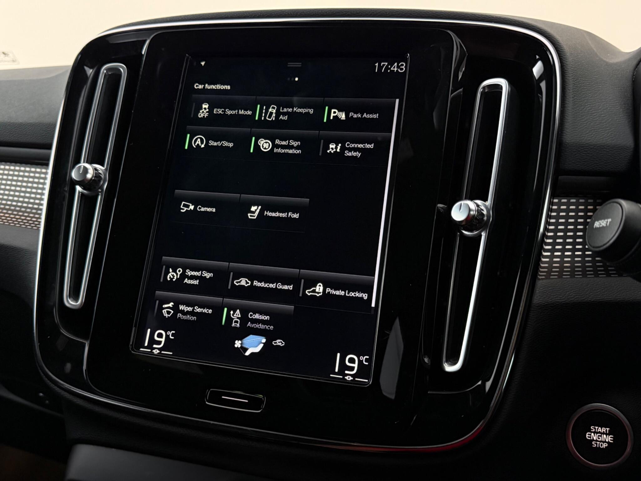 Volvo XC40 view 28