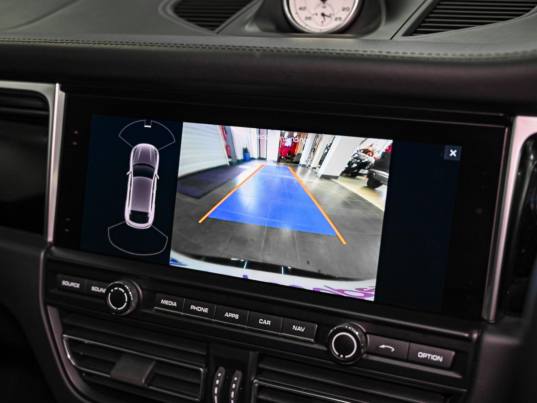 Porsche Macan view 14