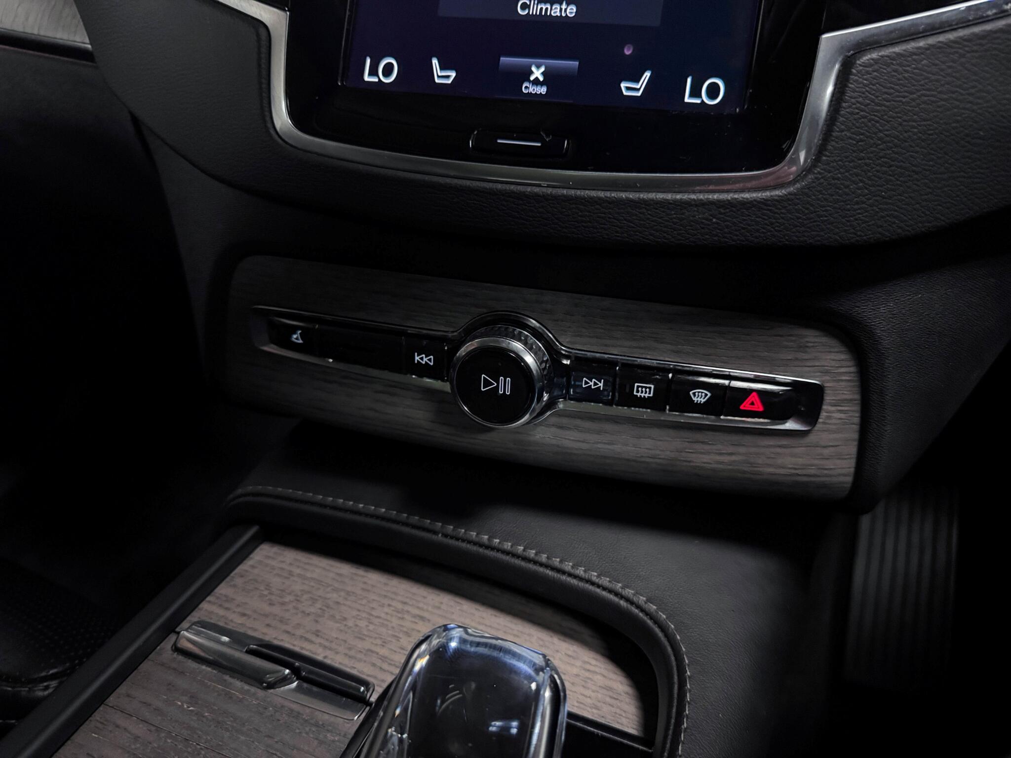 Volvo XC90 view 39