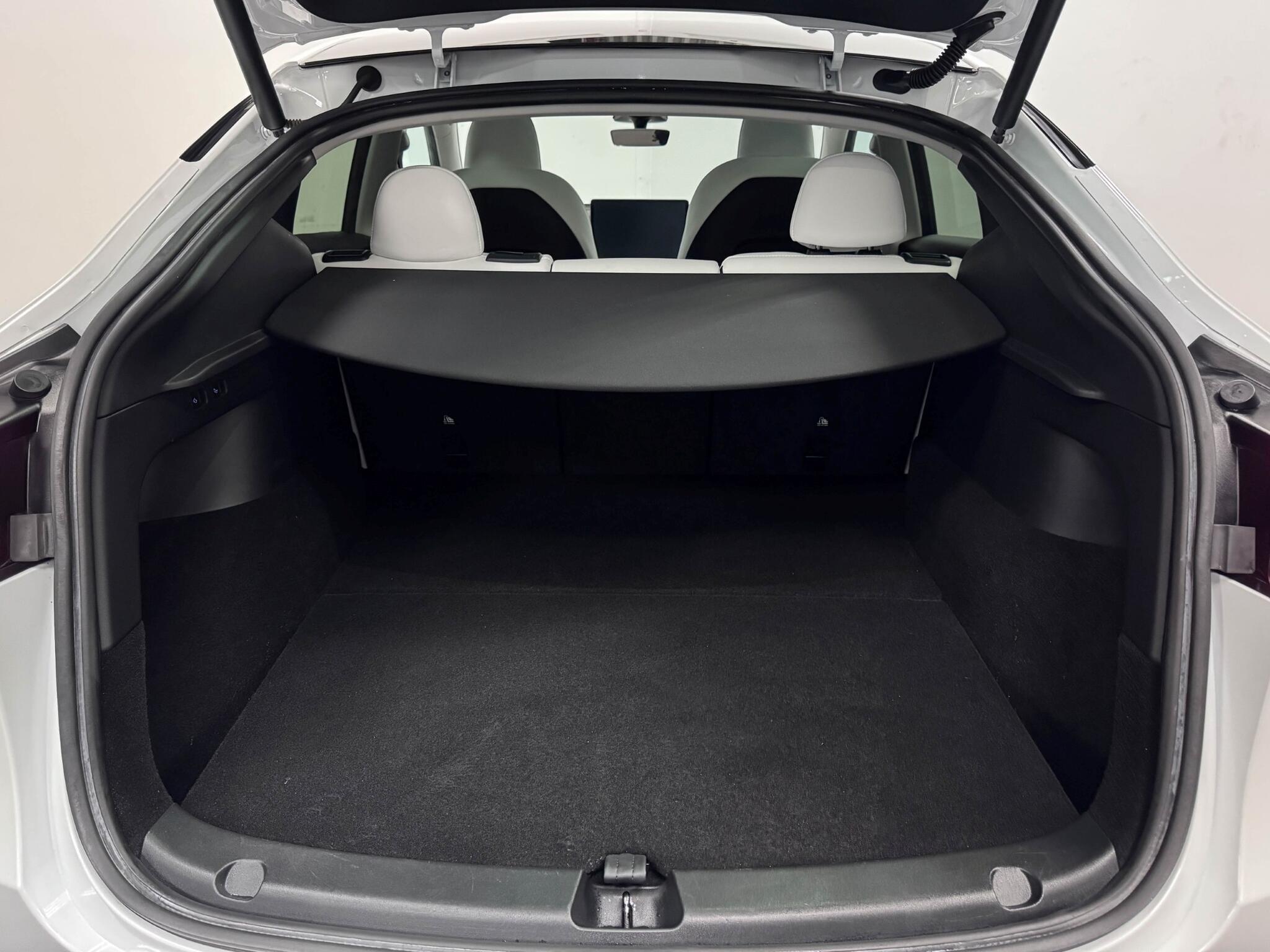 Tesla Model Y view 7