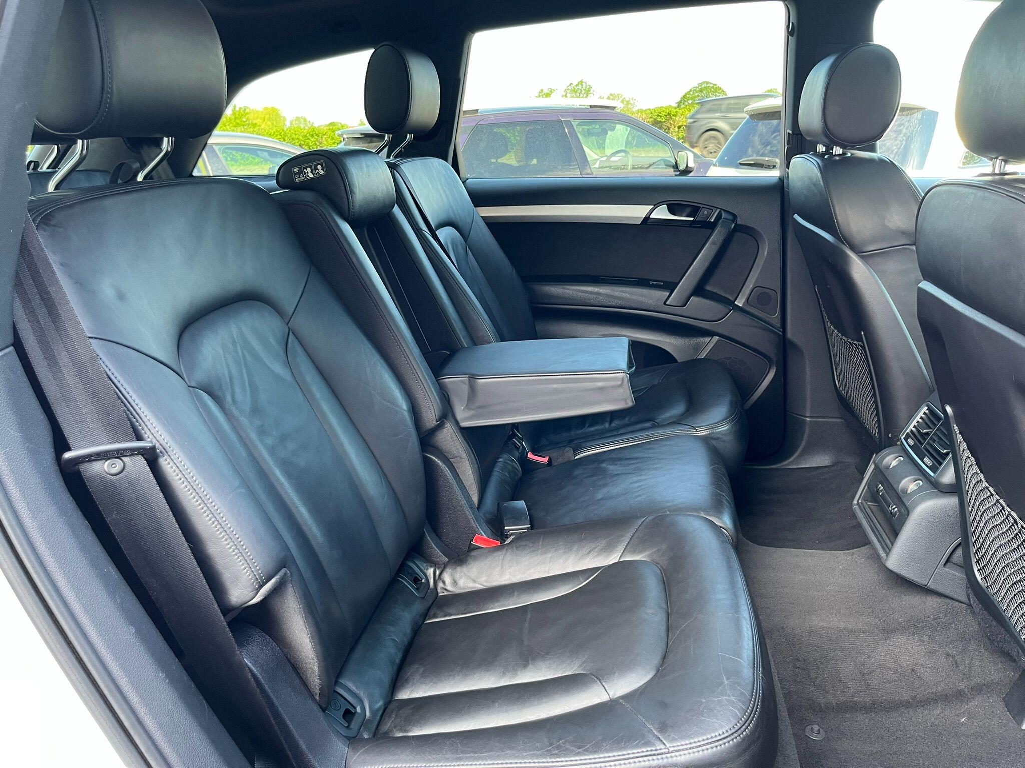 Audi Q7 view 24