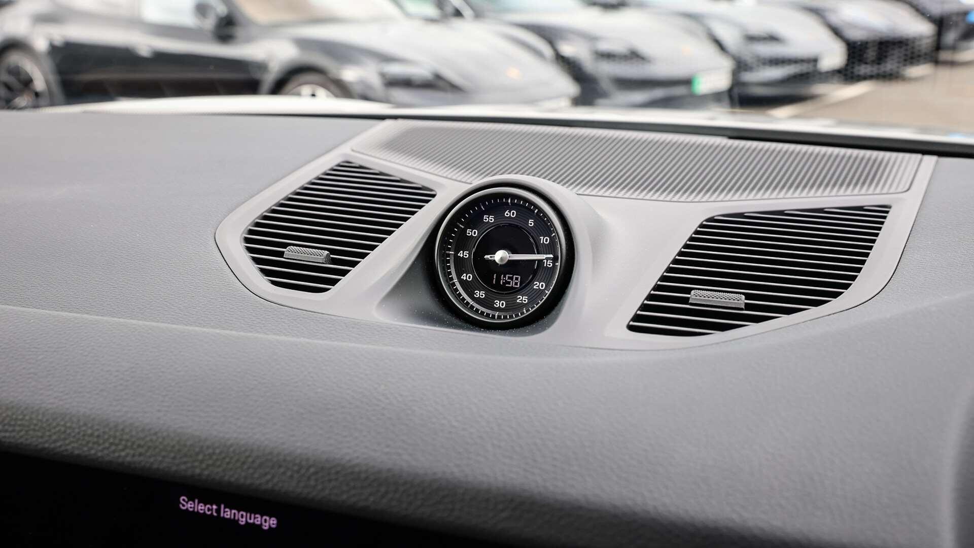 Porsche Cayenne view 26