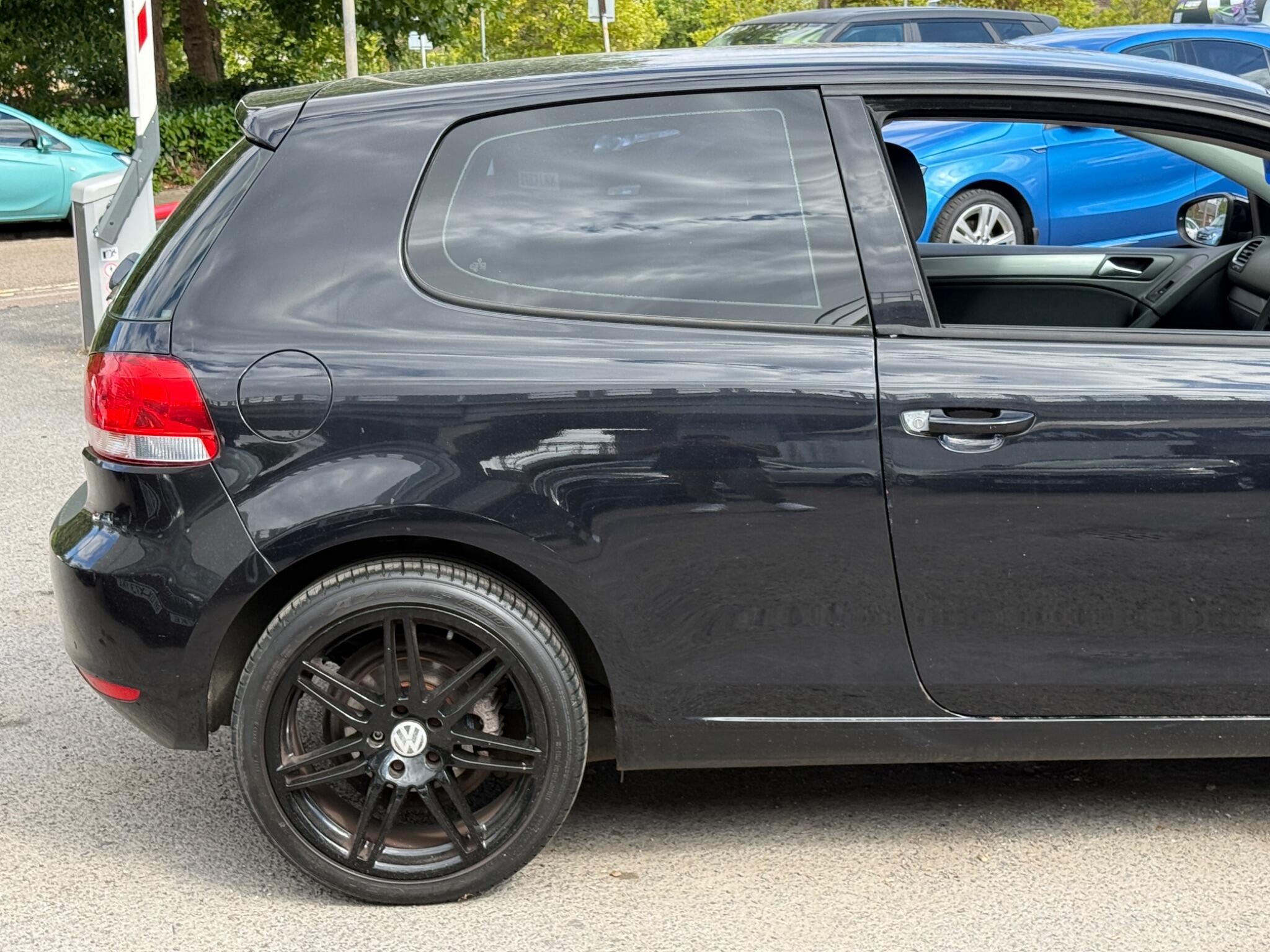Volkswagen Golf - Image 13