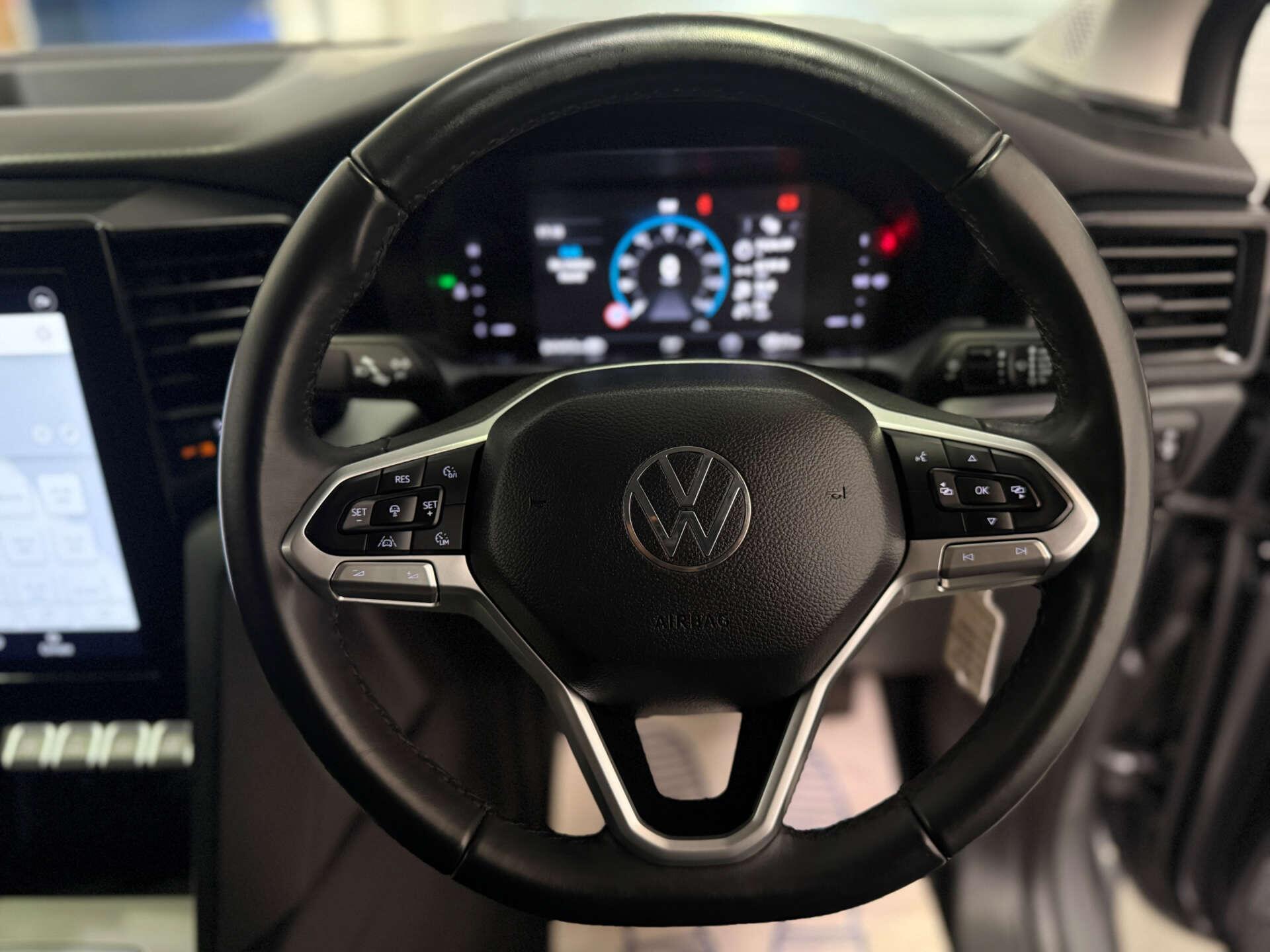 Volkswagen Amarok view 13