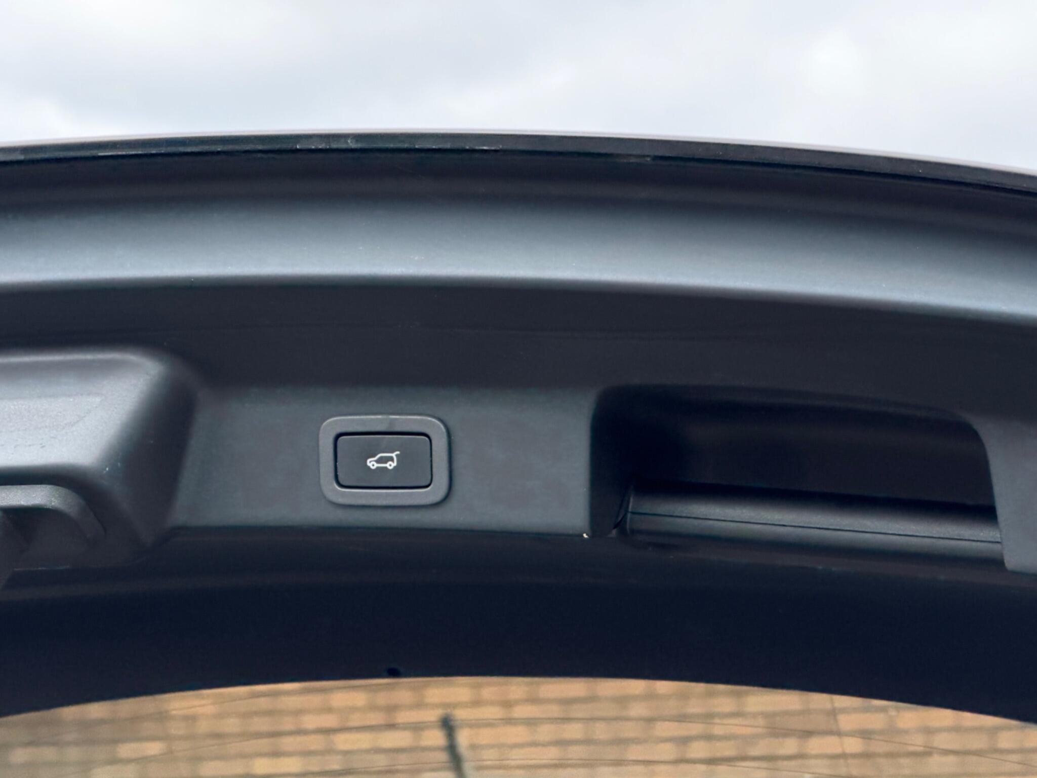 Jaguar F-Pace view 24