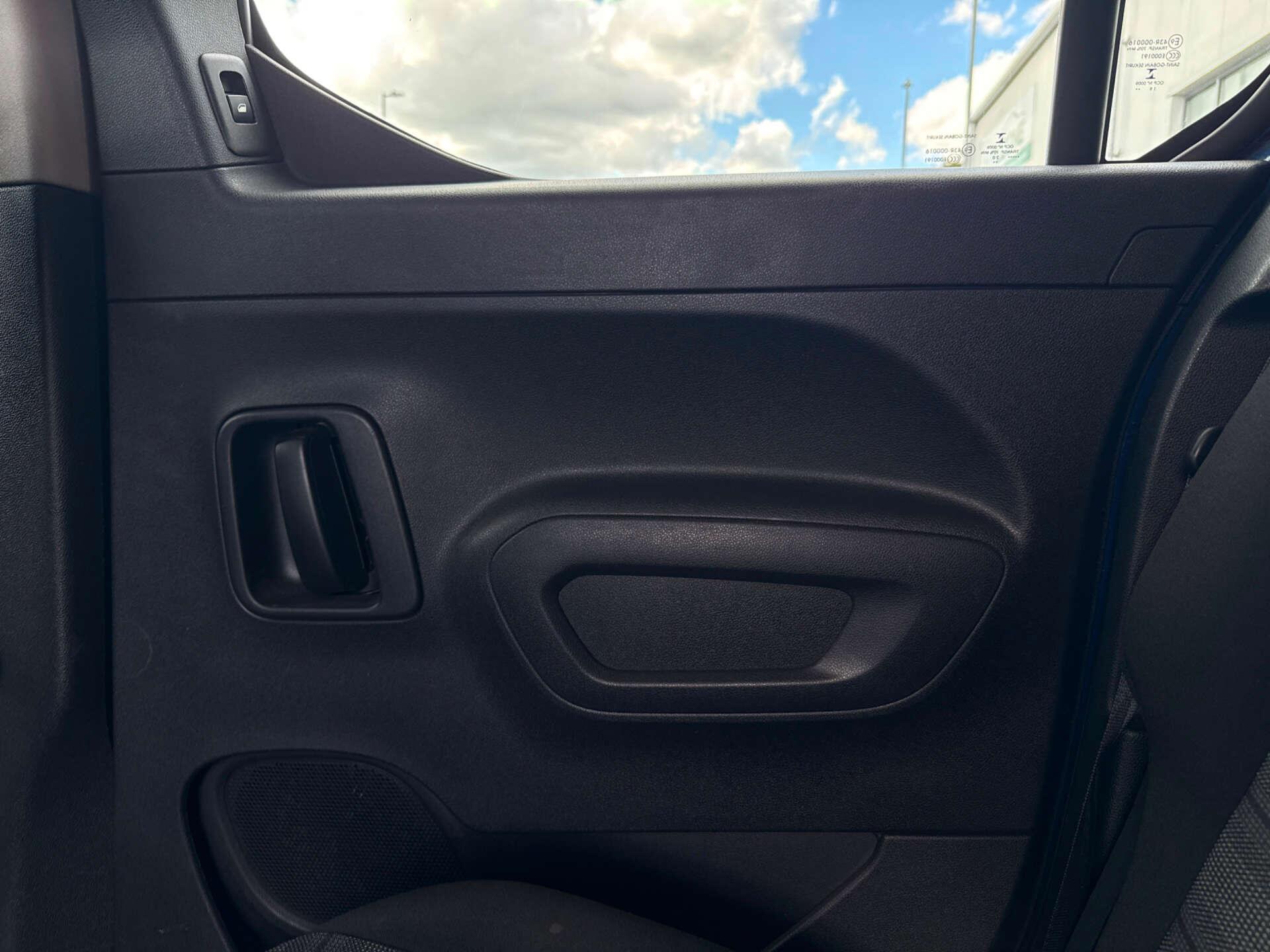 Vauxhall Combo Life view 34