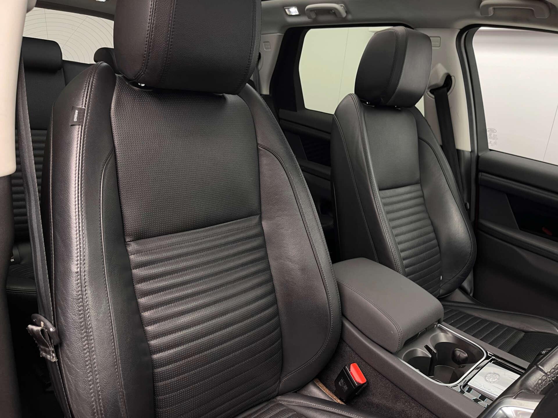 Land Rover Discovery Sport view 15