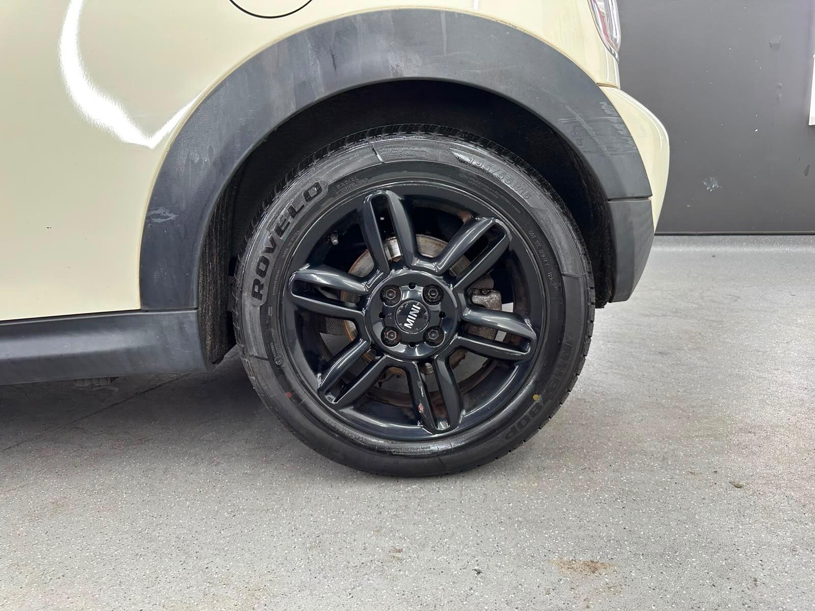 Mini Hatch view 19