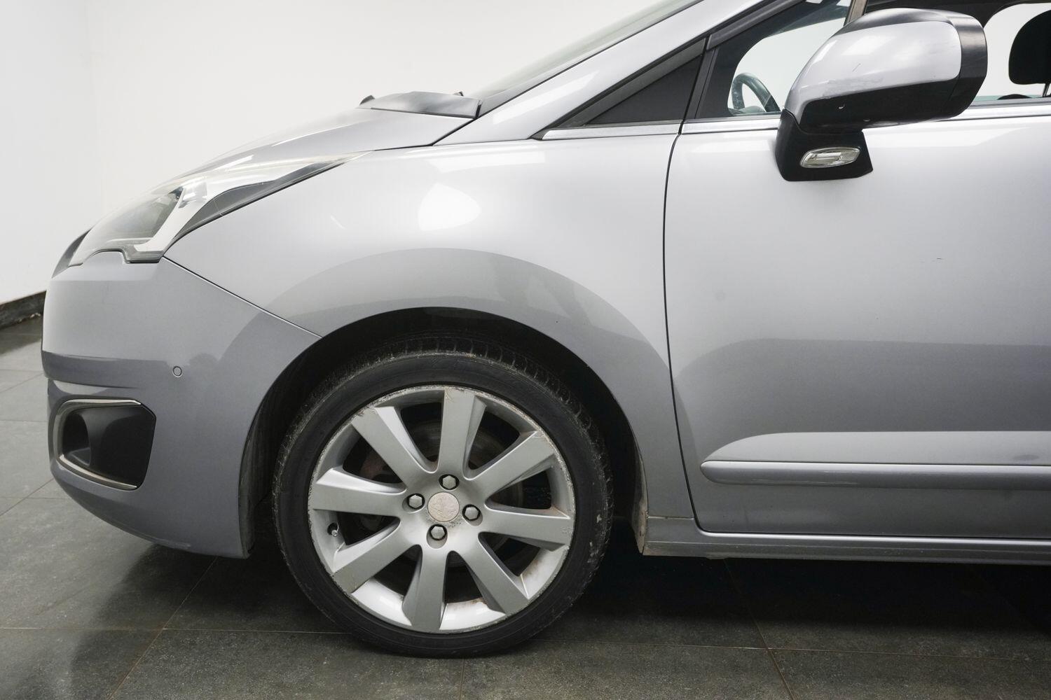 Peugeot 5008 view 5