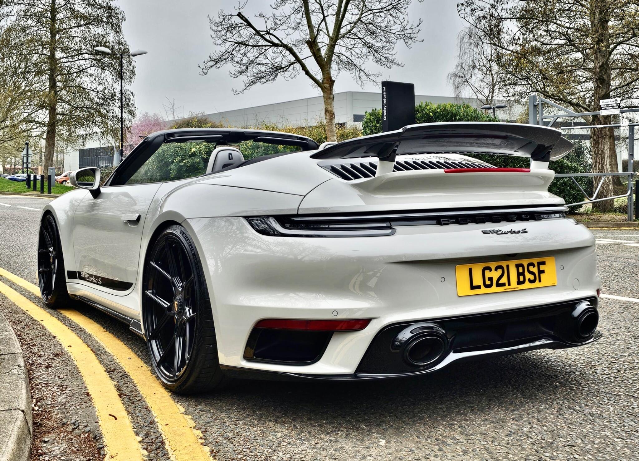 Porsche 911 view 29