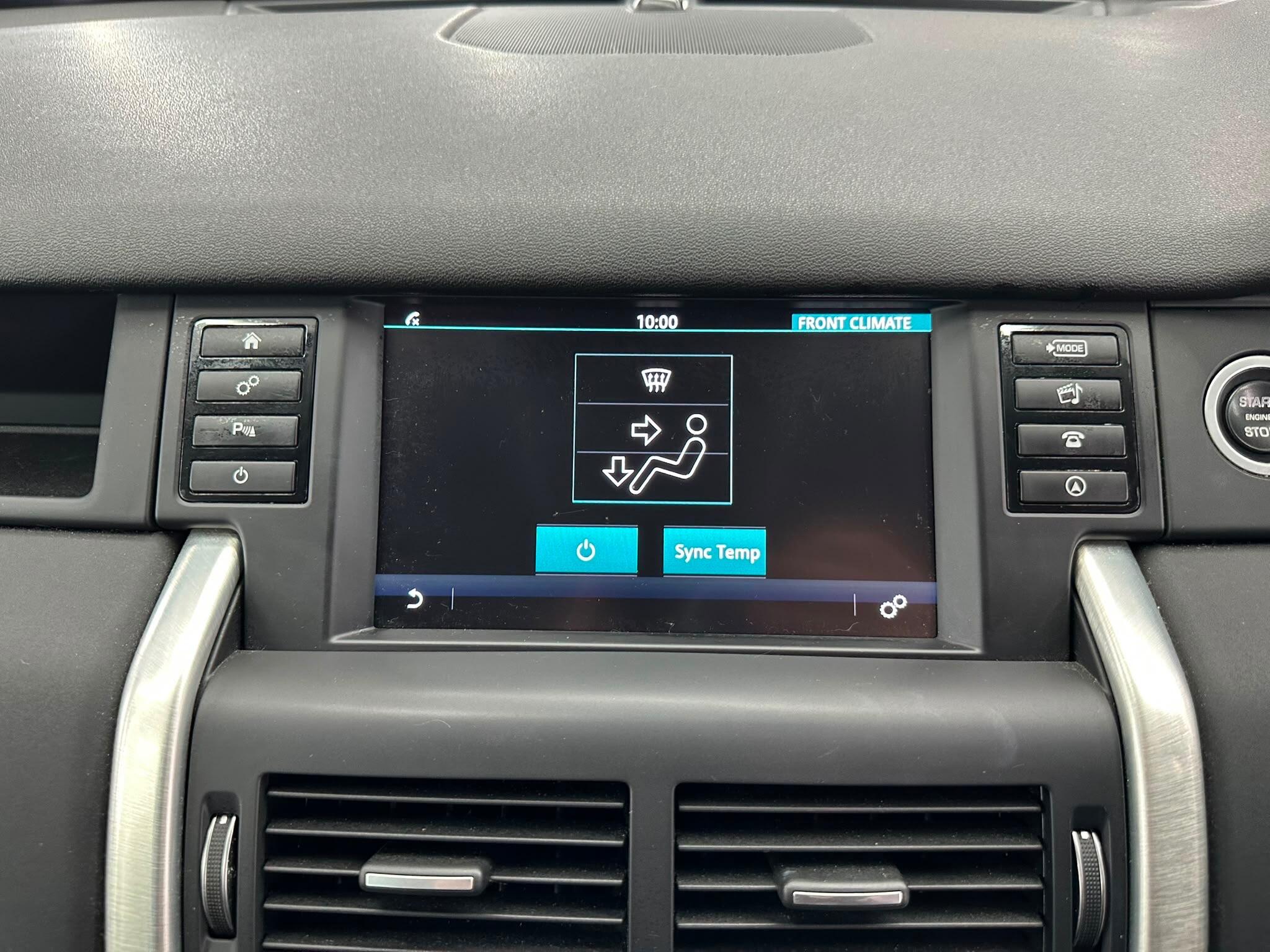 Land Rover Discovery Sport view 40