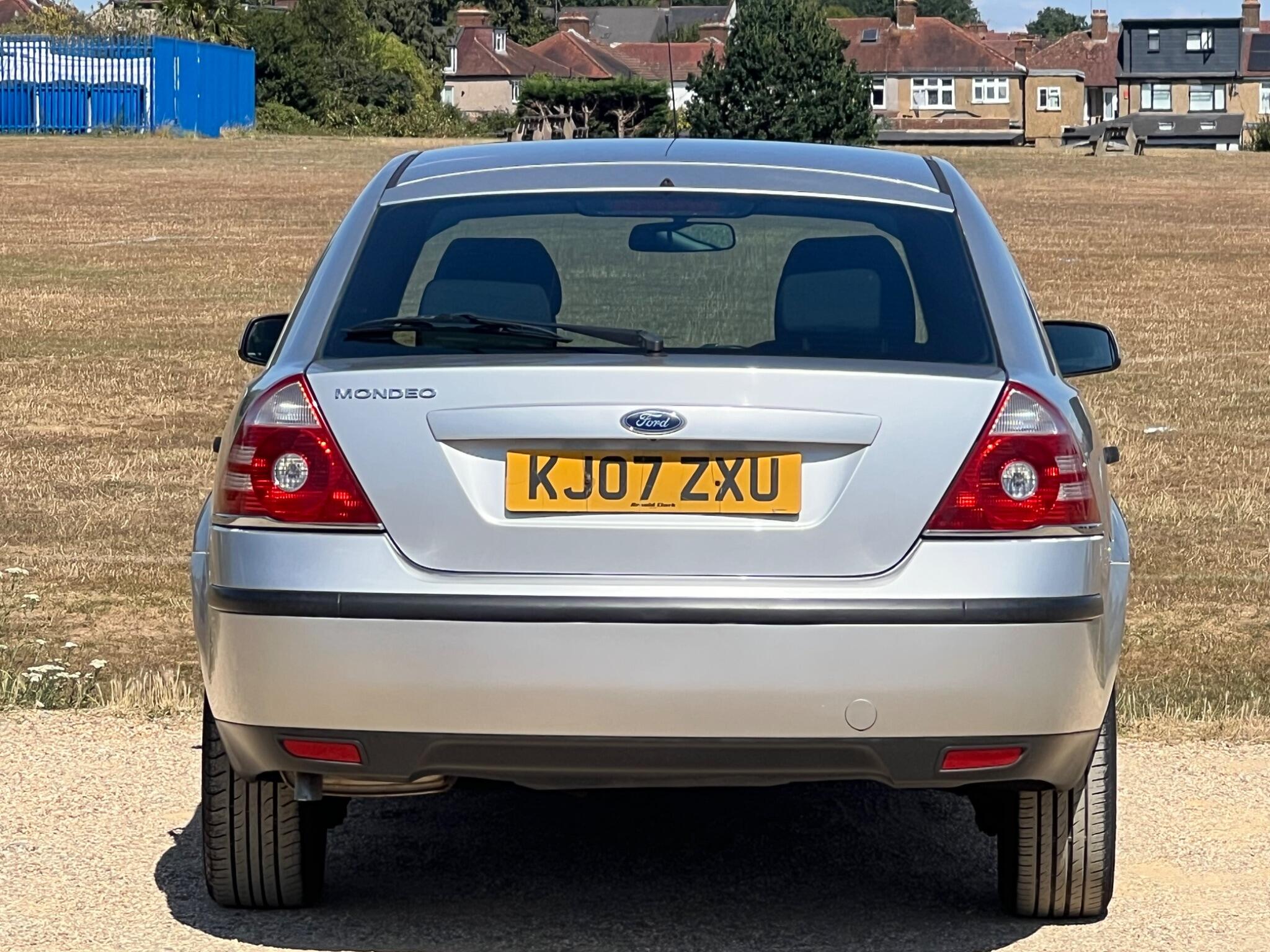 Ford Mondeo view 10