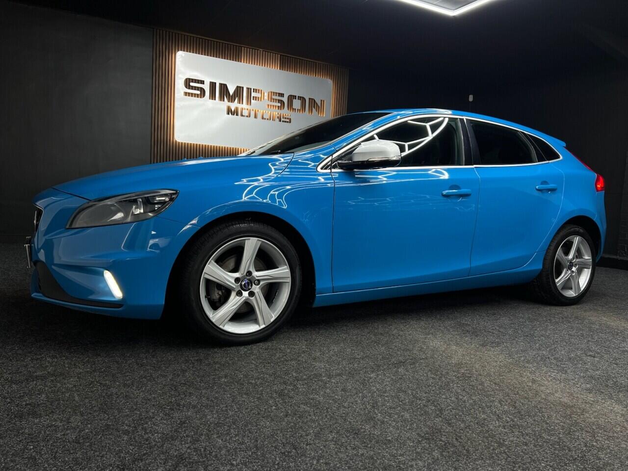 Volvo V40 view 3