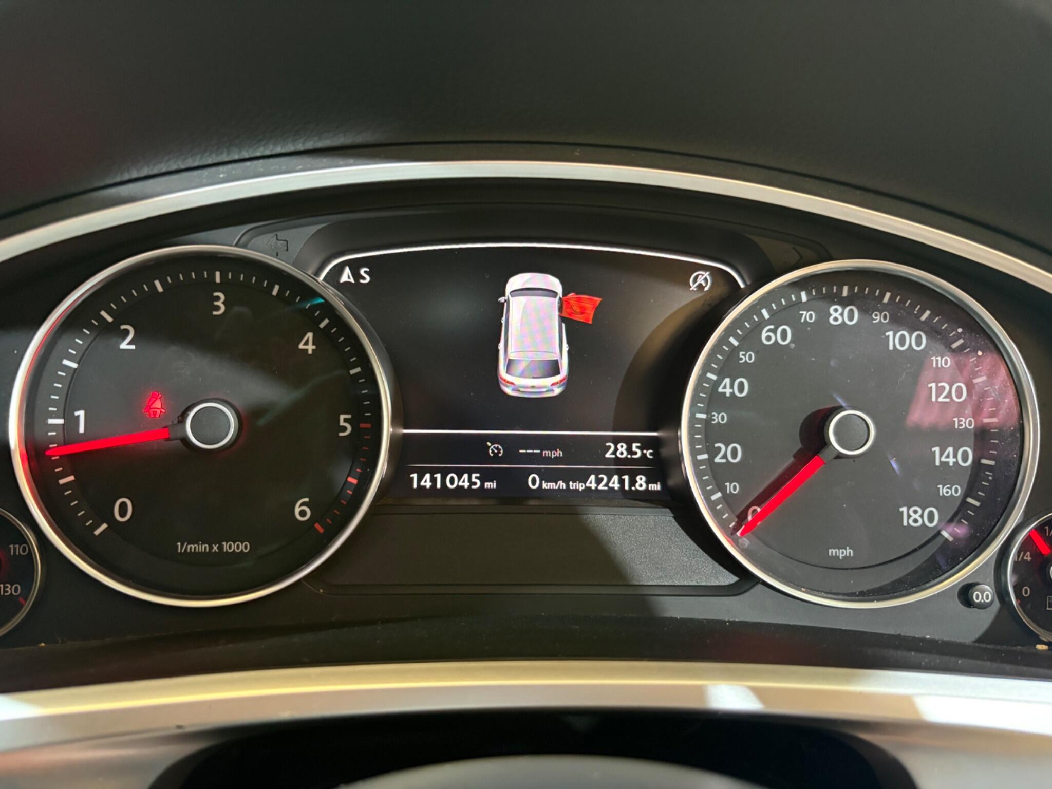 Volkswagen Touareg view 24
