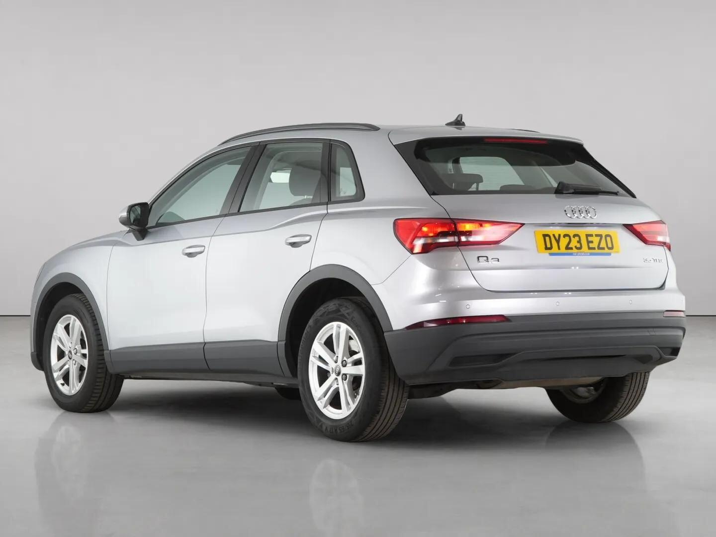 Audi Q3 view 9
