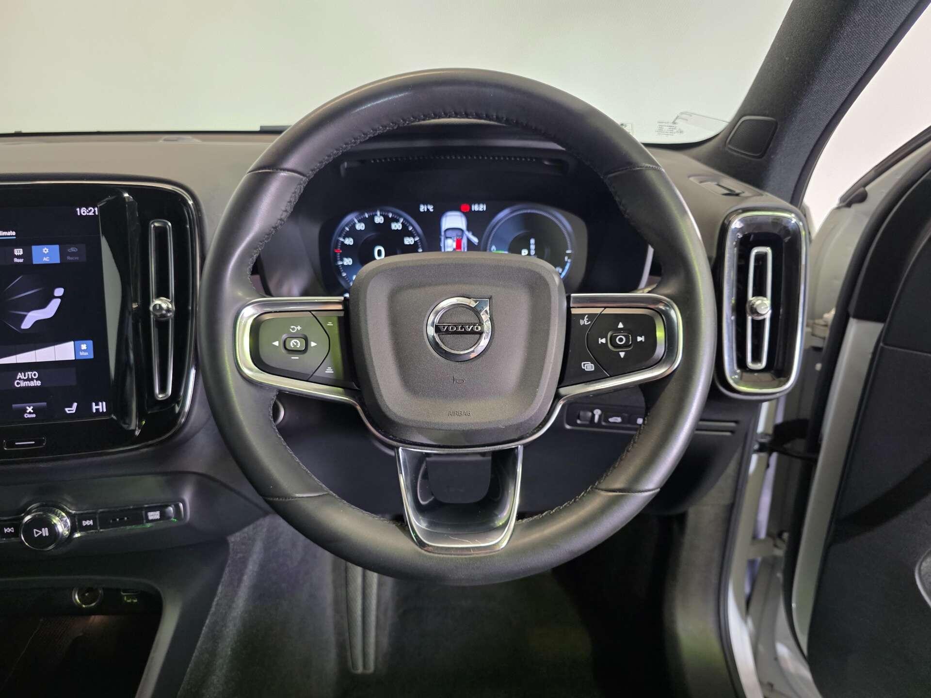 Volvo XC40 view 18