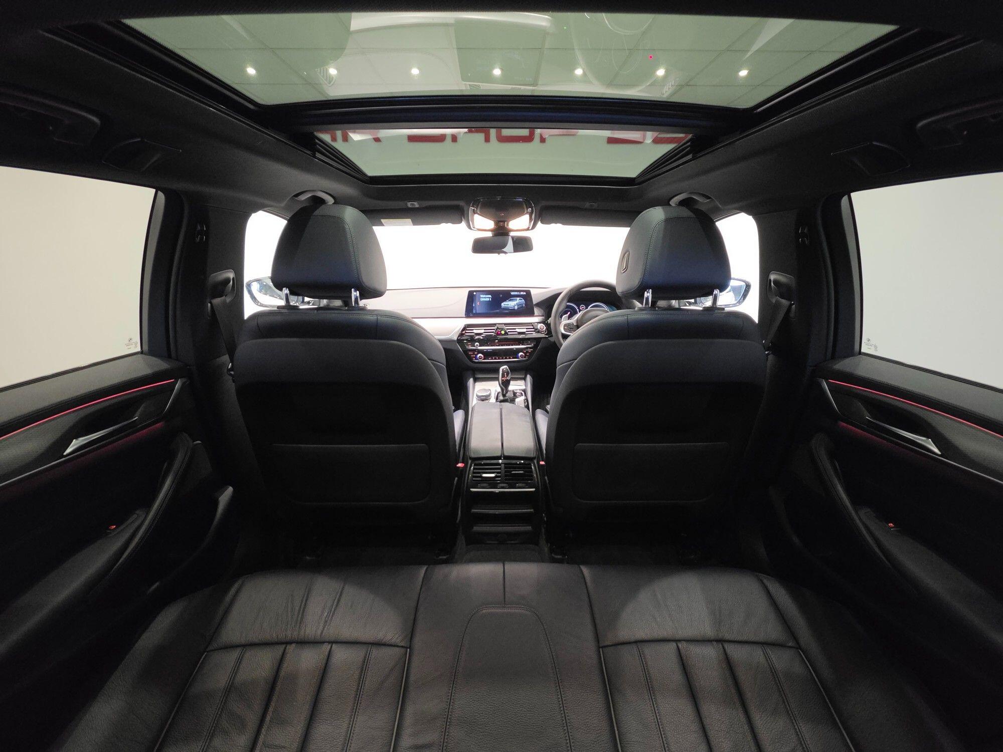 BMW 5 Series view 18
