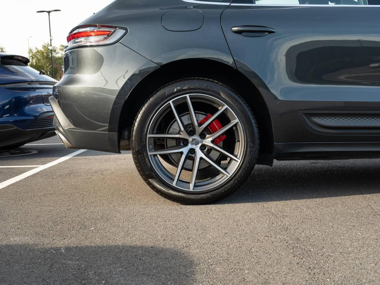 Porsche Macan view 13