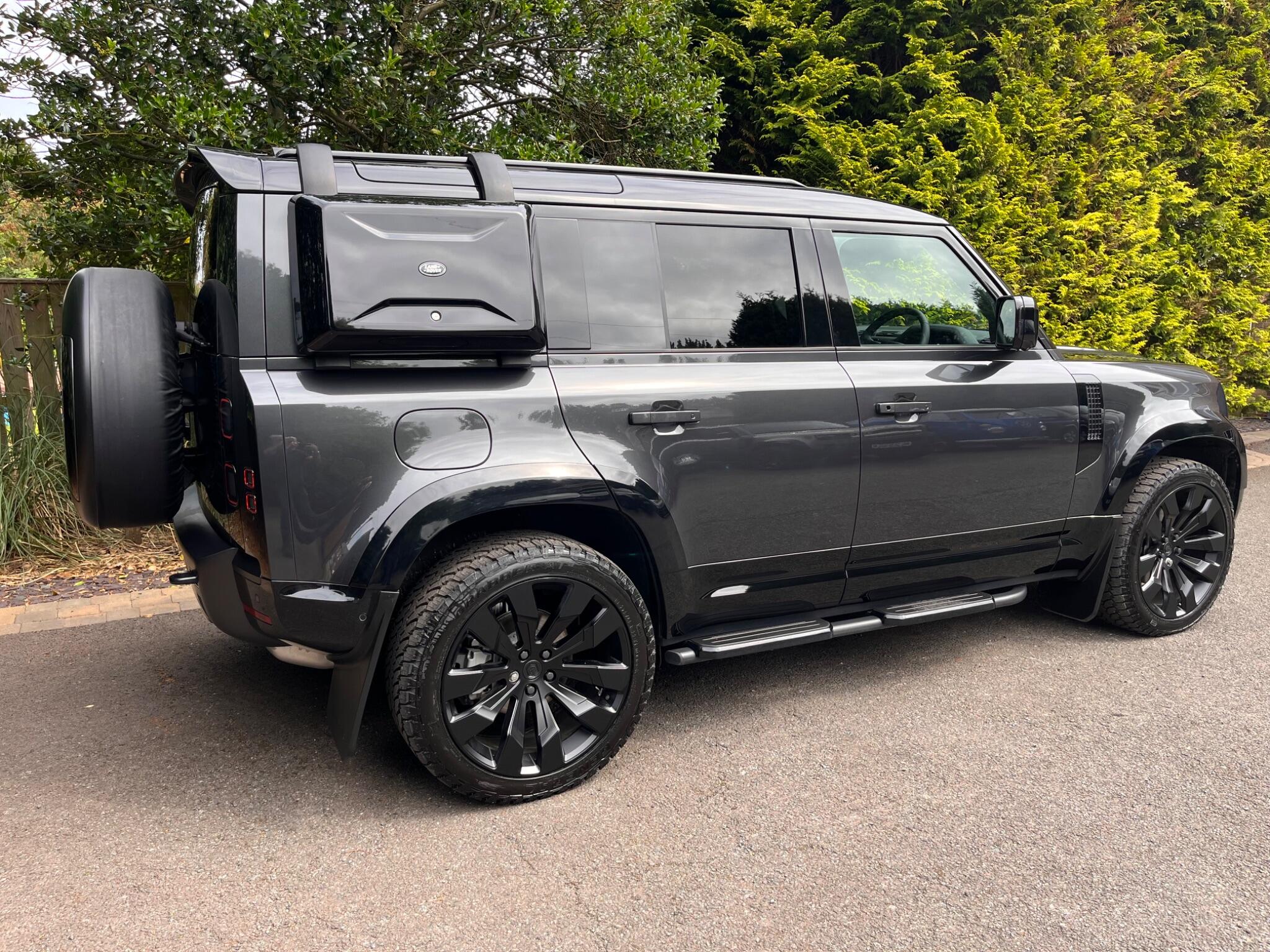 Land Rover Defender view 17