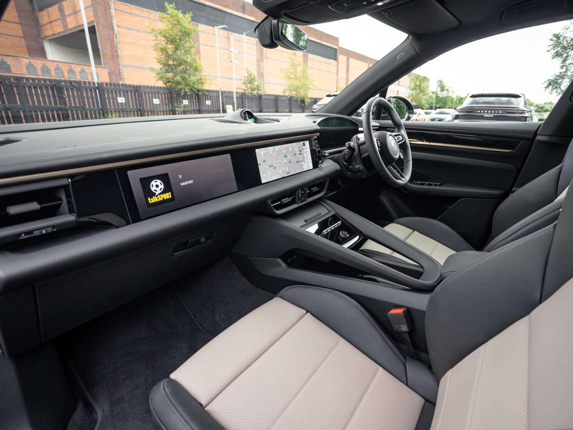 Porsche Macan view 15