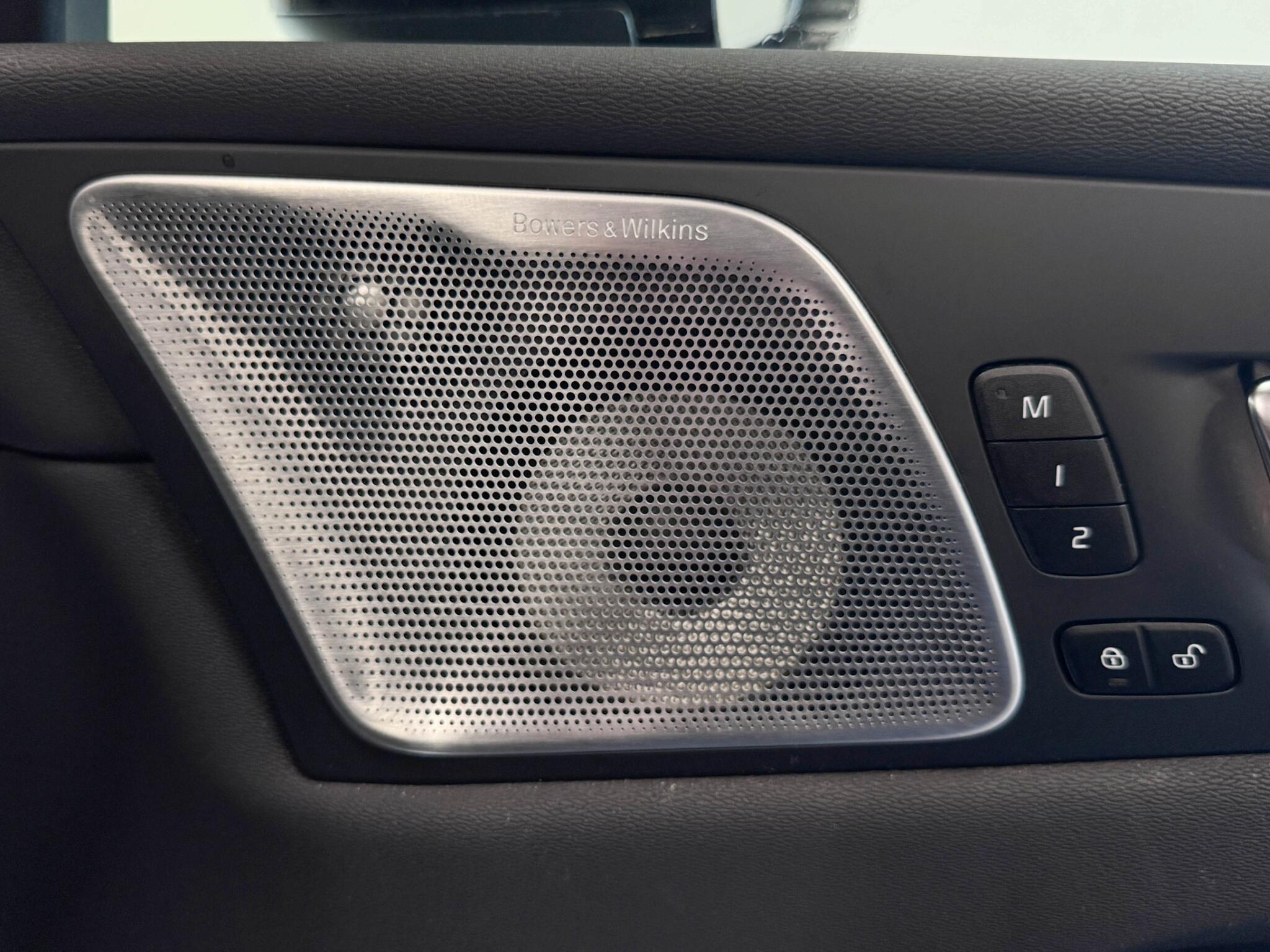 Volvo XC60 view 18