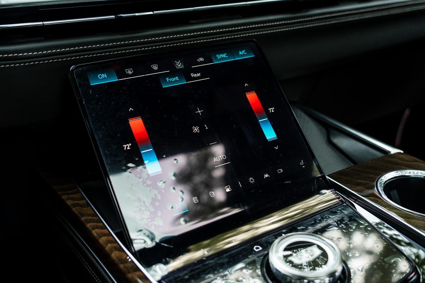 Cadillac Escalade view 34