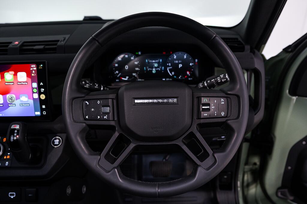 Land Rover Defender view 29