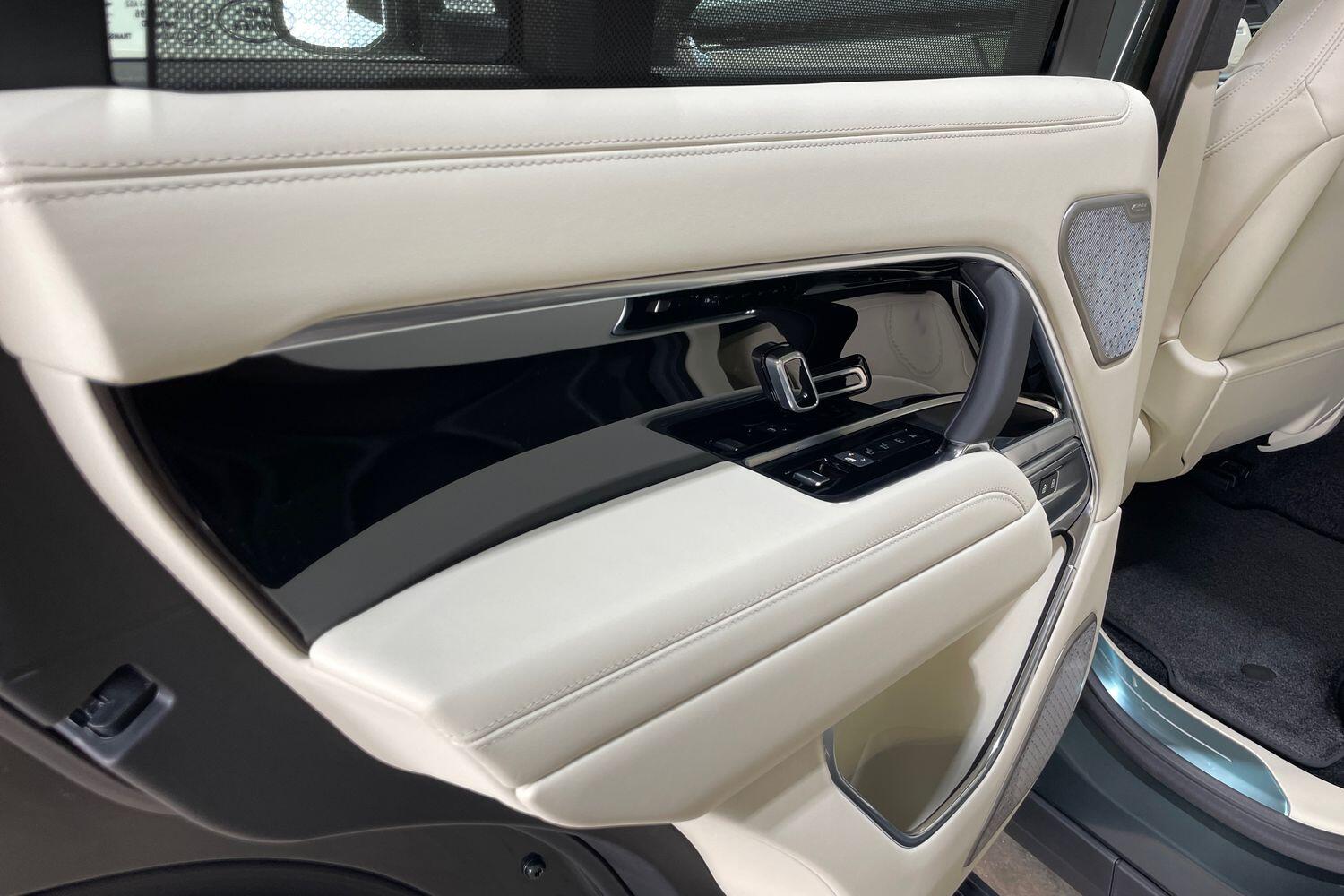 Land Rover Range Rover view 21