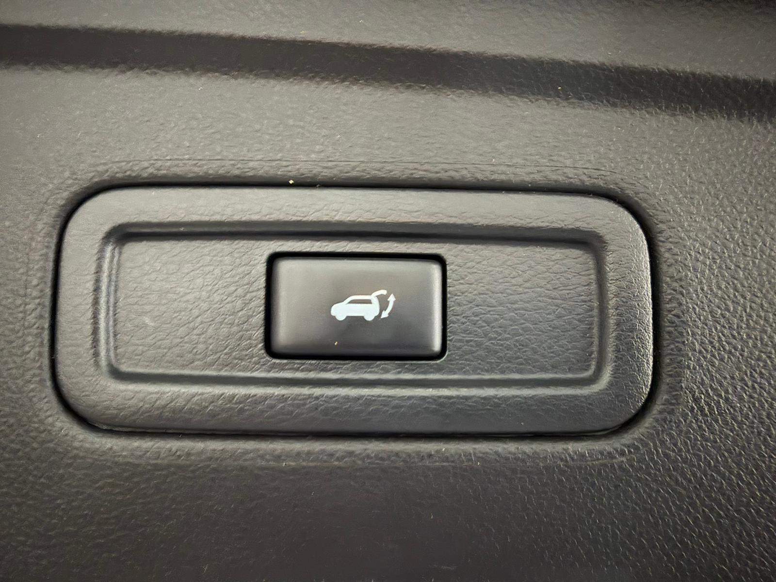 Infiniti QX70 view 24