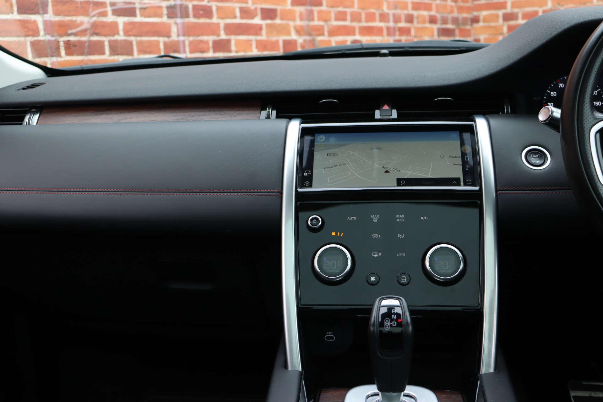 Land Rover Discovery Sport view 34