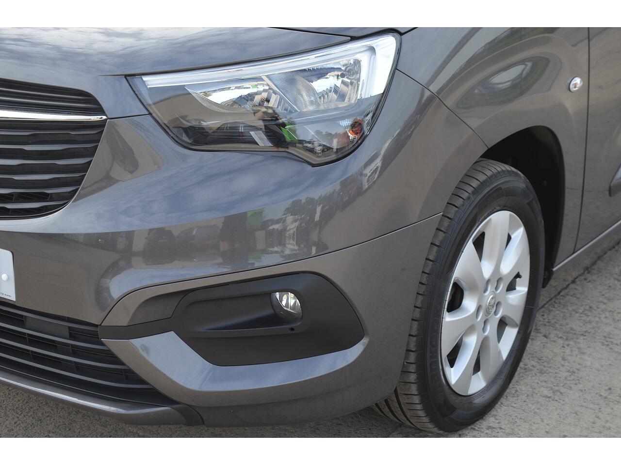 Vauxhall Combo Life view 39