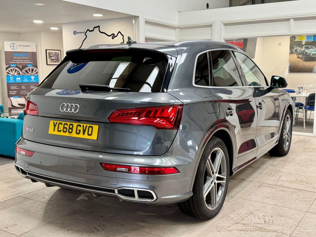 Audi SQ5 view 15